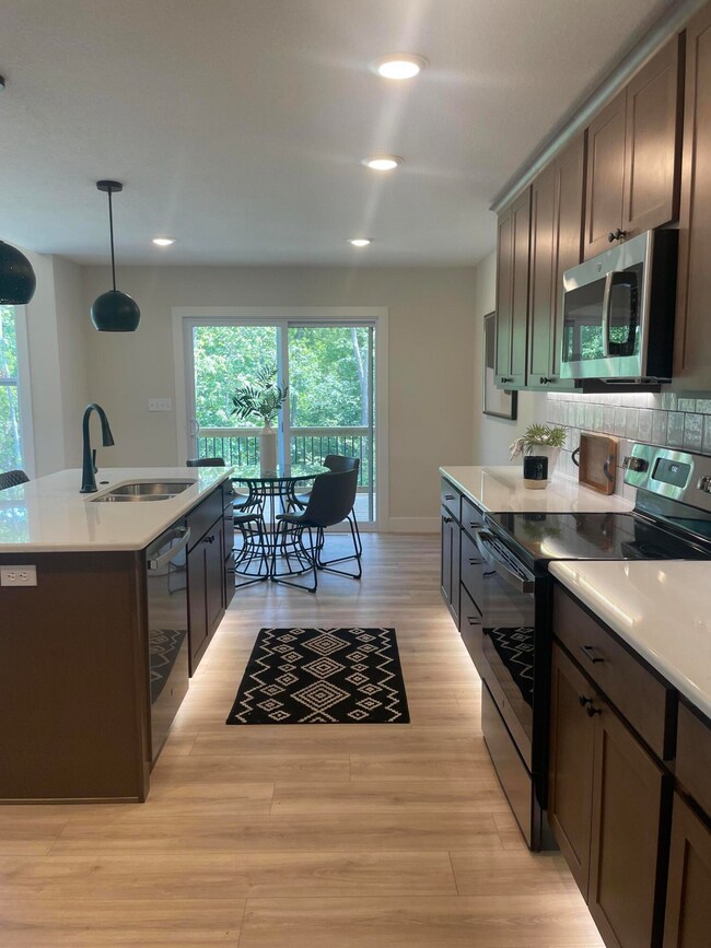 Kitchen with eat-in space