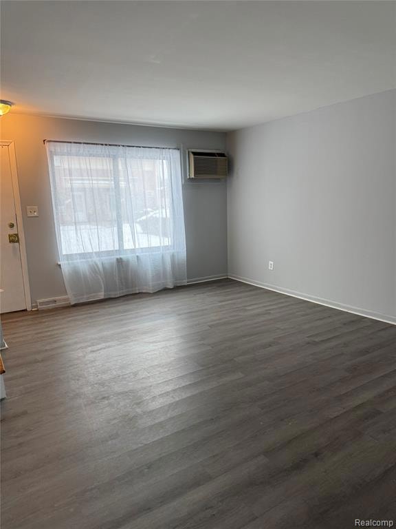 29270 Tessmer Ct unit 74, Madison Heights, MI 48071 - photo 2