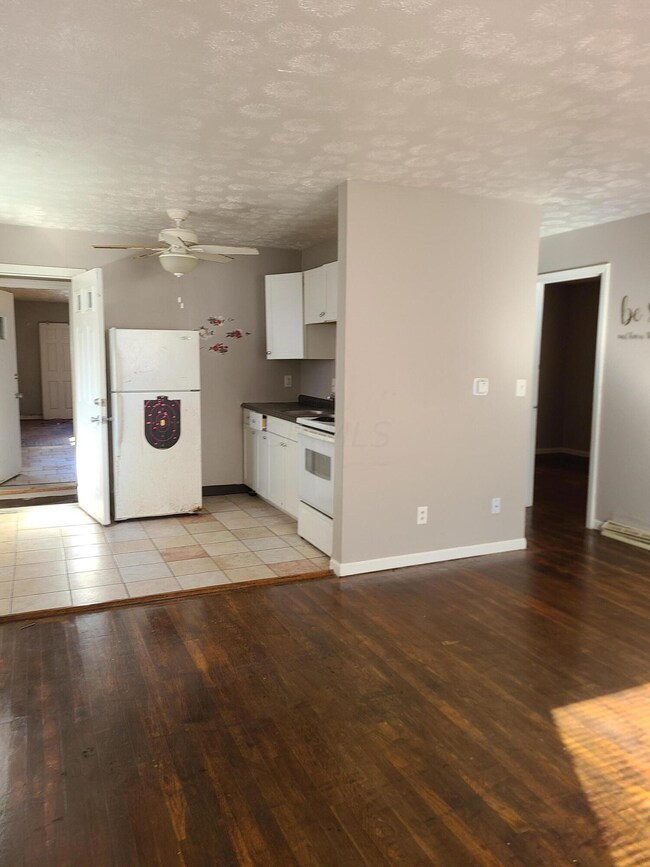 1620 Arlington living room kitchen