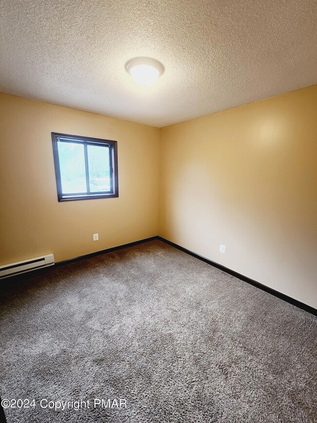 1135 Country Place Dr, Tobyhanna, PA 18466 - photo 5