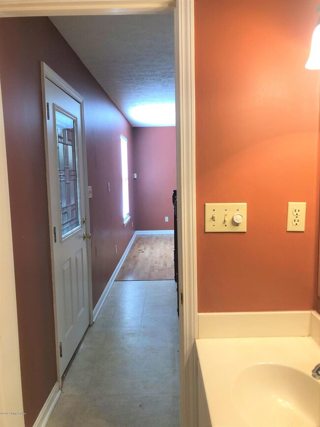 7814 Appleview Ln, Louisville, KY 40228 - photo 4