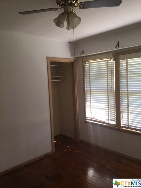 727 E Humphreys St, Seguin, TX 78155 - photo 6