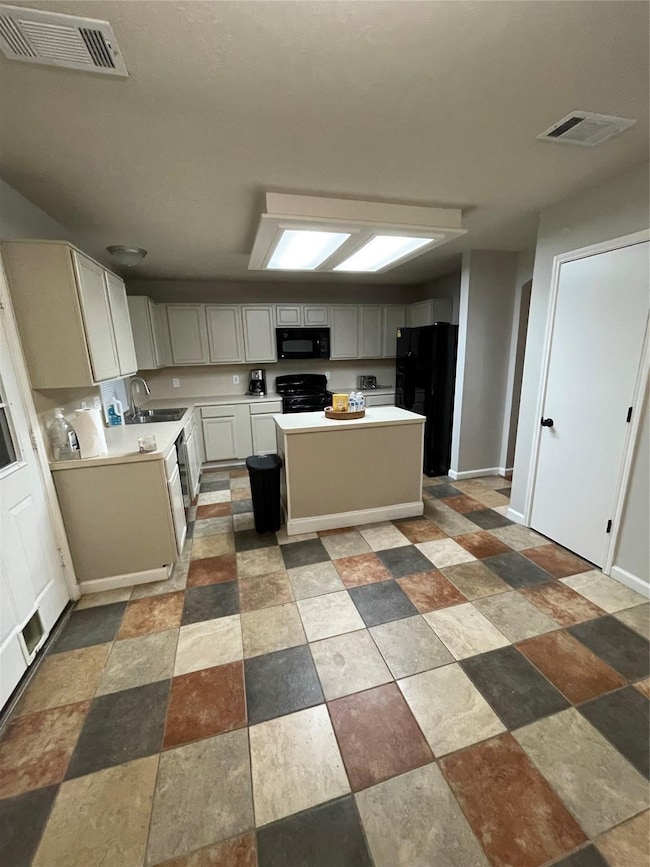 17158 Summer Hollow Dr, Sugar Land, TX 77498 - photo 2