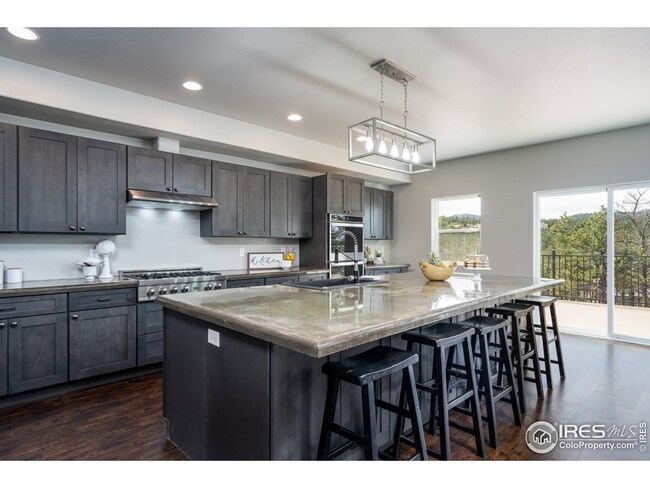 Kitchen with 12' Island