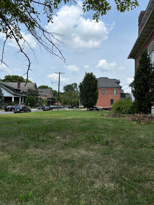 838 Bryden Rd, Columbus, OH 43205 - photo 2