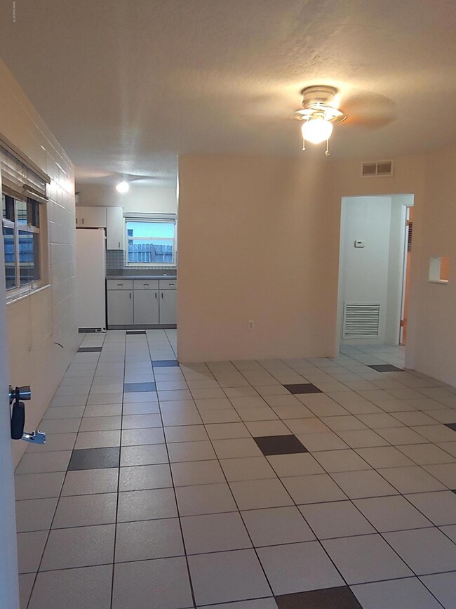 421 S Brevard Ave unit 4, Cocoa Beach, FL 32931 - photo 4