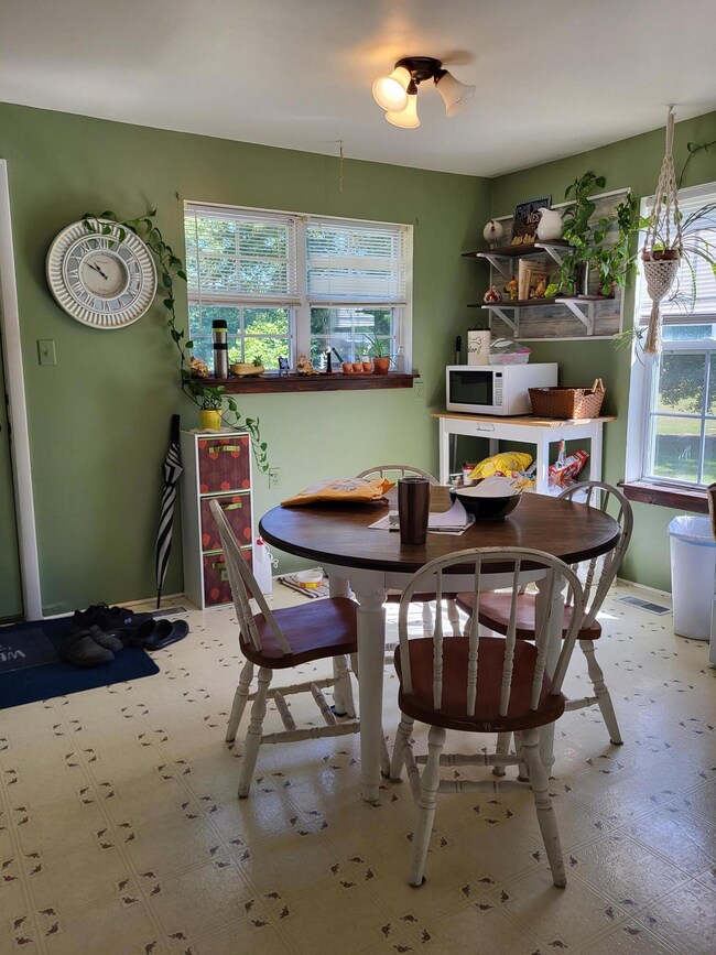 eat in kitchen