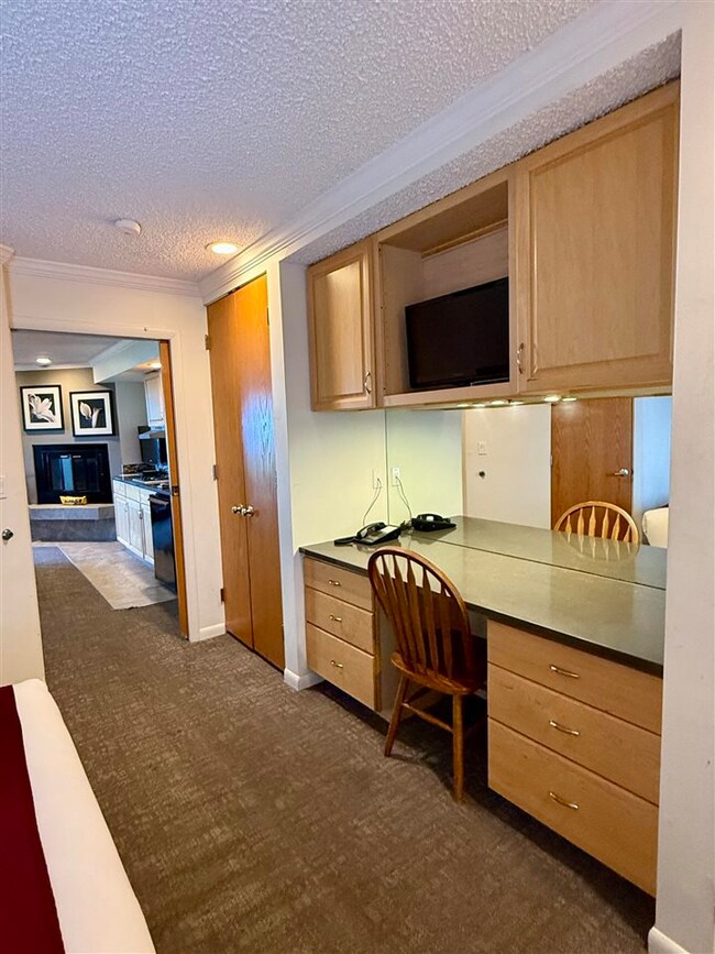 104 W Dixon Ave unit 3, Room 42, Charlevoix, MI 49720 - photo 6