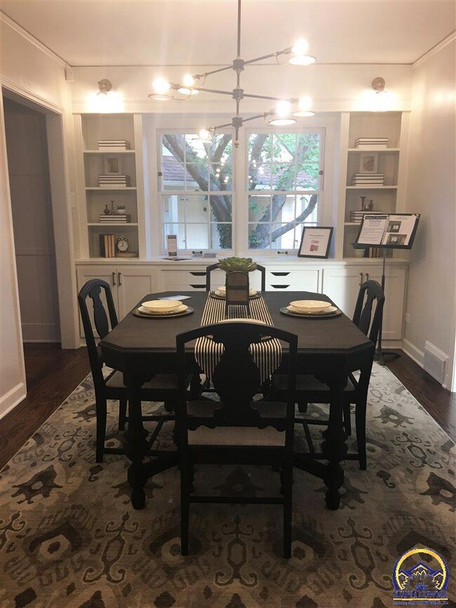 1551 SW Westover Rd, Topeka, KS 66604 - photo 7