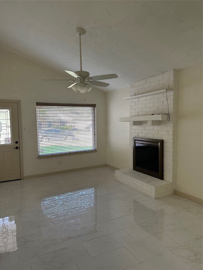 6707 Desert Rose Ln, Houston, TX 77086 - photo 2