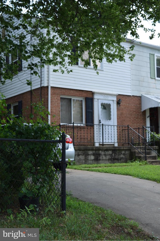 5651 Fenwick Dr, Alexandria, VA 22303 - photo 2