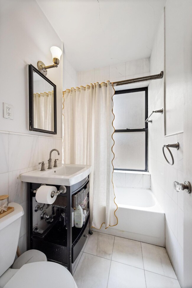 295 W 11th St unit 2, New York, NY 10014 - photo 5