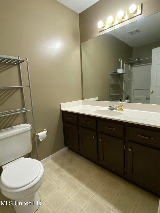 ADF33B32-B05E-4929-9535-A9B86DD1415C