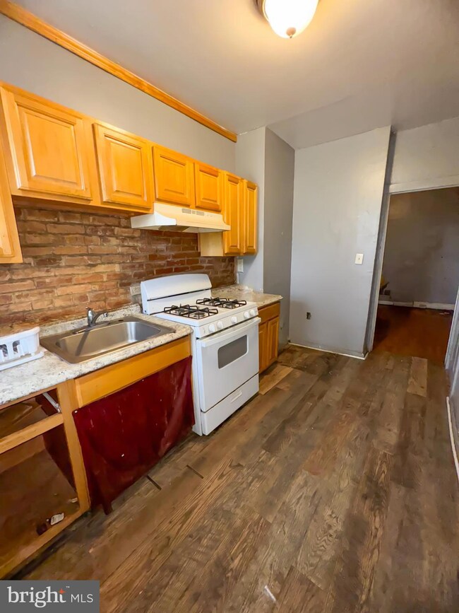 1324 W Lafayette Ave, Baltimore, MD 21217 - photo 7