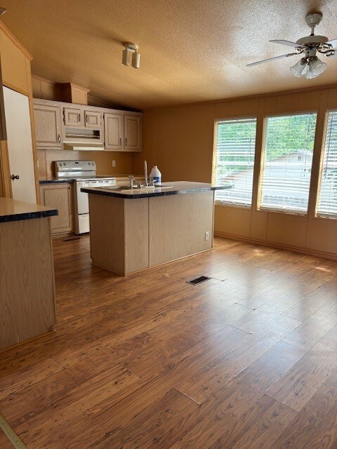 4915 Apache Ln unit 2, Crosby, TX 77532 - photo 4