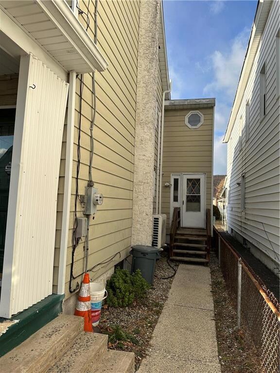 17 E Phillips St, Coaldale, PA 18218 - photo 3