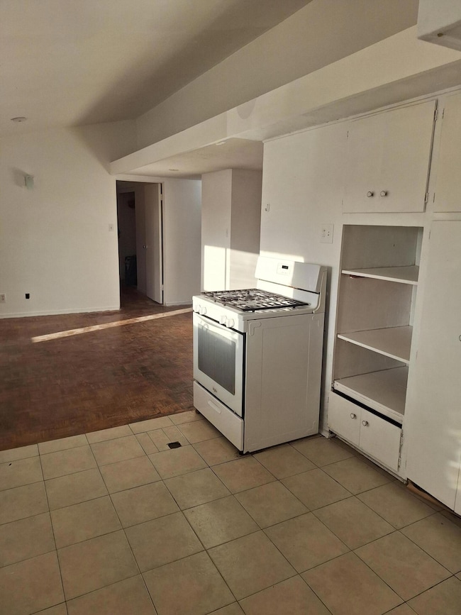 Kitchen_&_Dinning[1]