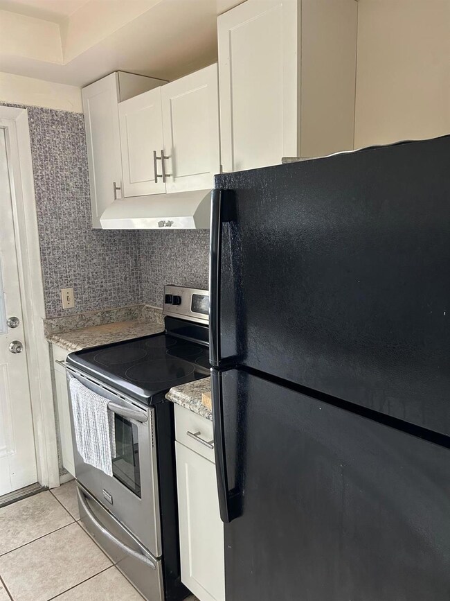 1050 E Sample Rd unit 209, Pompano Beach, FL 33064 - photo 2