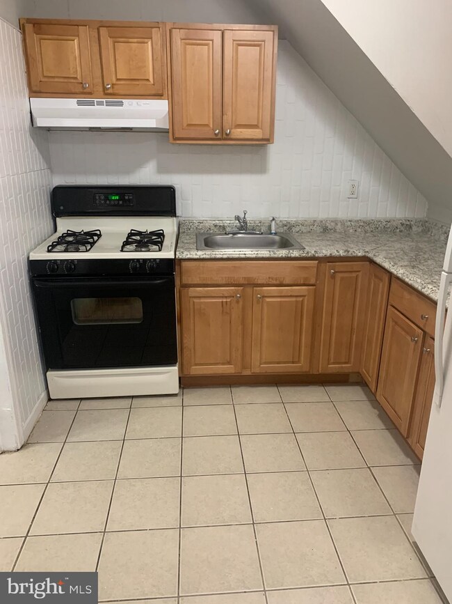 2431 Wainwright St, Camden, NJ 08104 - photo 7