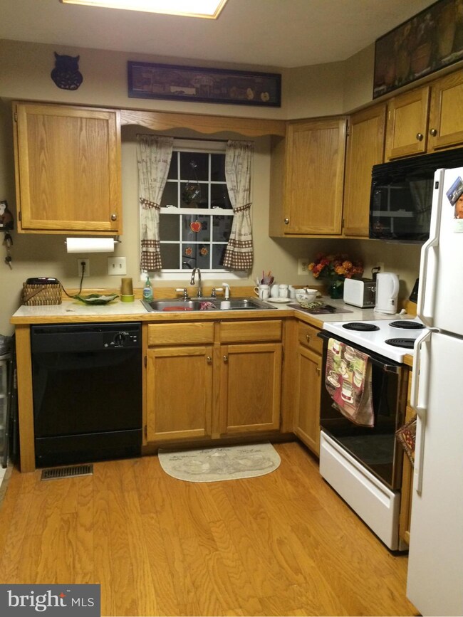 2612 Banbury Ln, Chambersburg, PA 17202 - photo 2