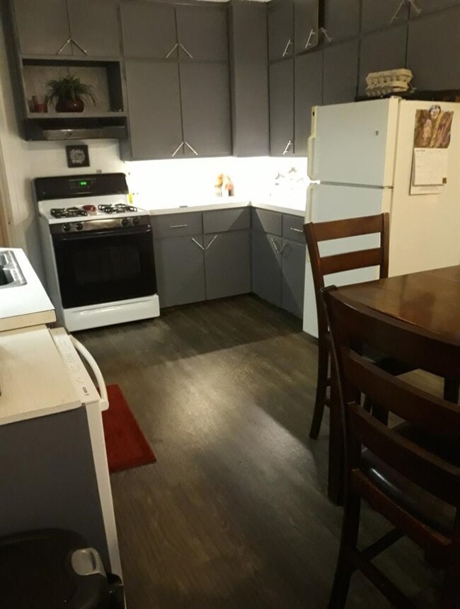 504 Forrest Rd, Cedar Falls, IA 50613 - photo 7