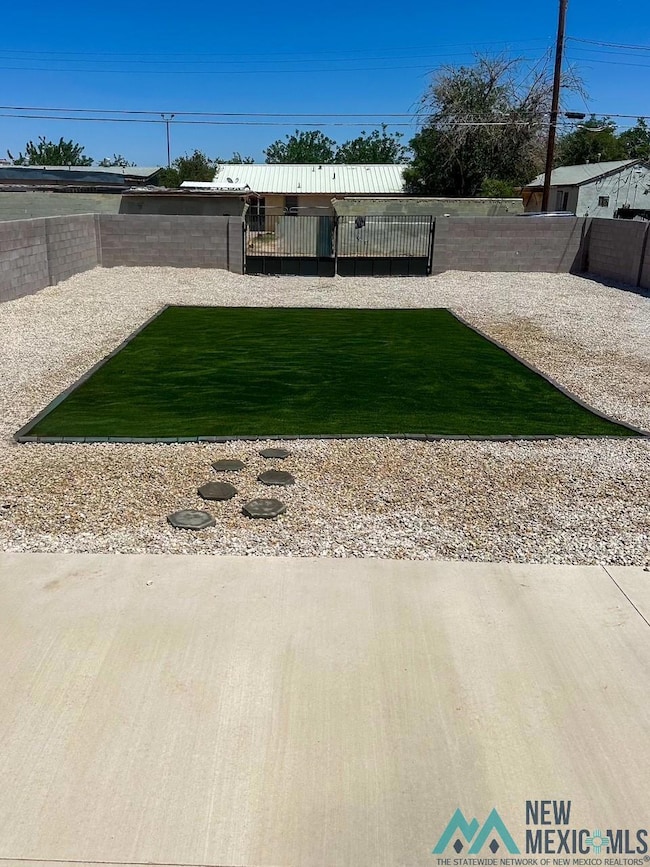 2308 Sage St, Carlsbad, NM 88220 - photo 2