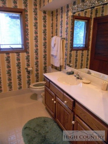 245 Evergreen Dr unit Chestnut 5, Blowing Rock, NC 28605 - photo 5
