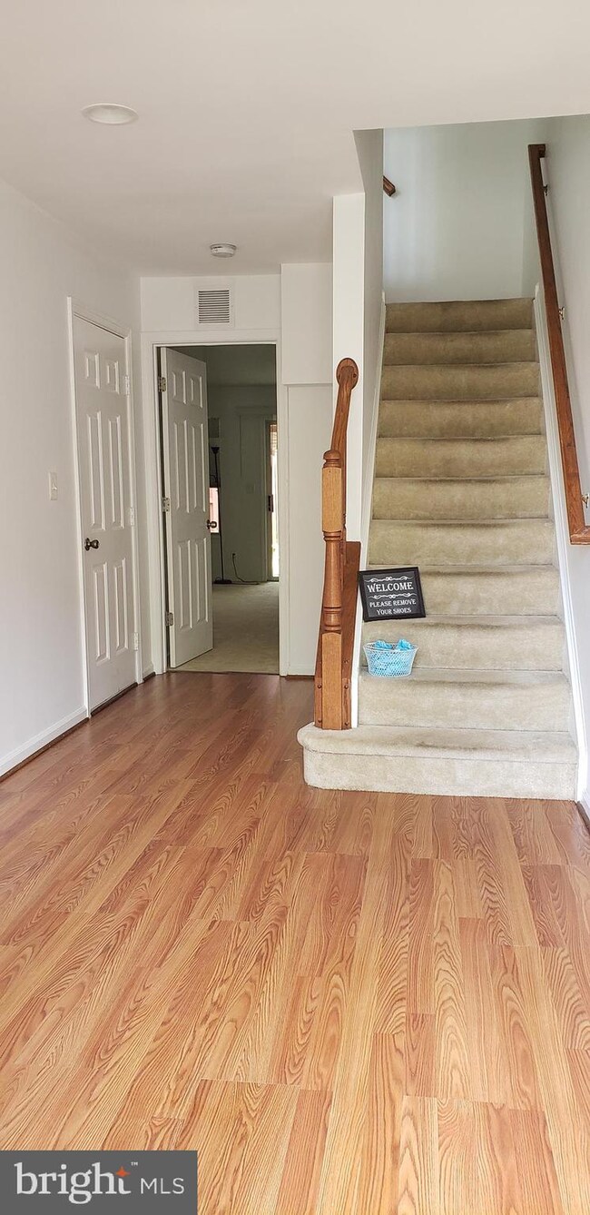 2566 James Madison Cir, Herndon, VA 20171 - photo 2