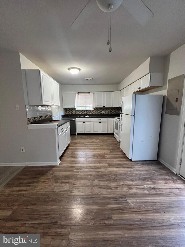 468 Cooper Folly Rd, Atco, NJ 08004 - photo 4