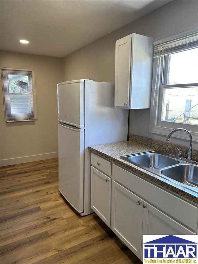 315 W Poplar St, West Terre Haute, IN 47885 - photo 6