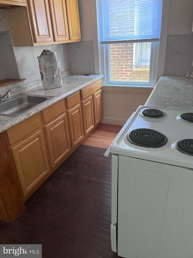 8902 W Chester Pike unit 2ND FLOOR REAR, Upper Darby, PA 19082 - photo 5