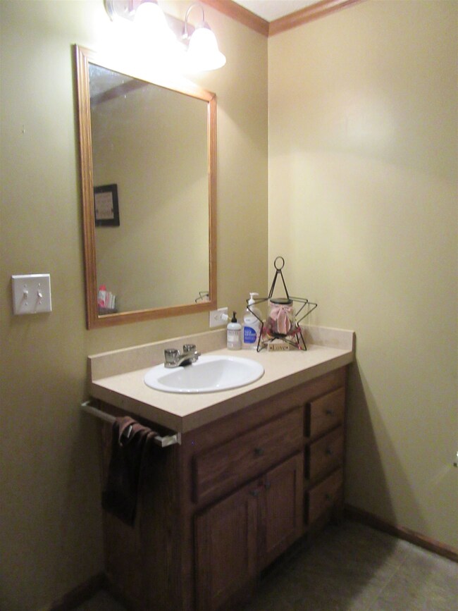 651 E 950 S, La Fontaine, IN 46940 - photo 7