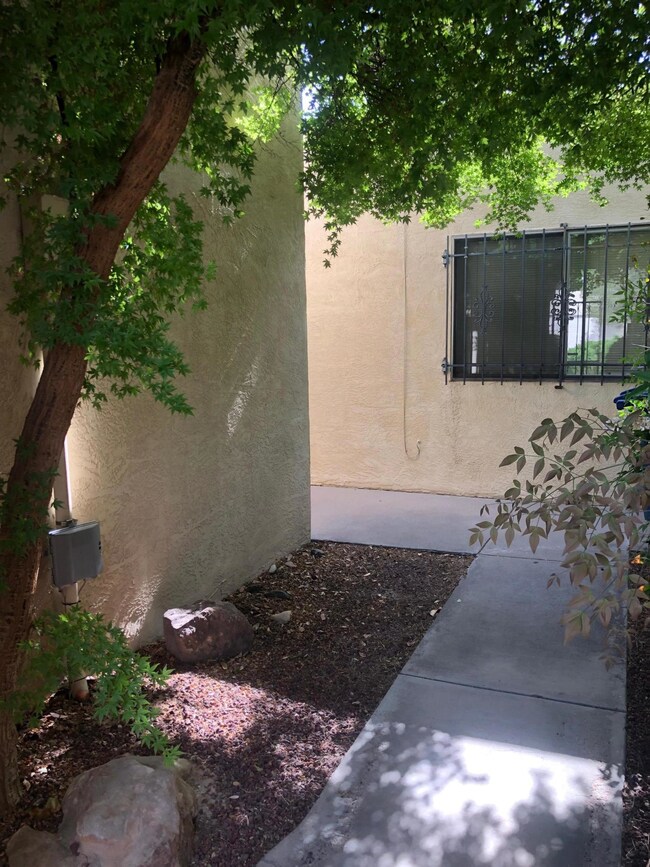 5811 Knollwood Dr NE, Albuquerque, NM 87109 - photo 3