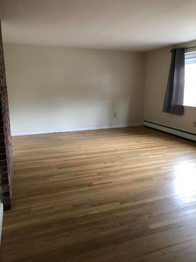 10 Candlewyck-living room