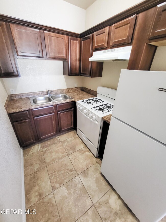 1100 Cedar St unit 4, El Paso, TX 79930 - photo 4