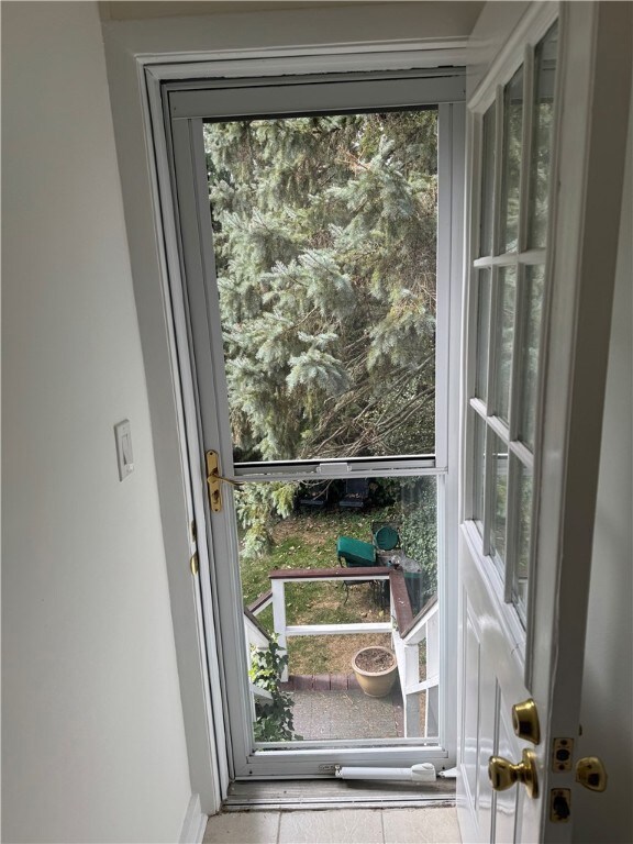 5 Whitwell Ave unit B, Newport, RI 02840 - photo 3