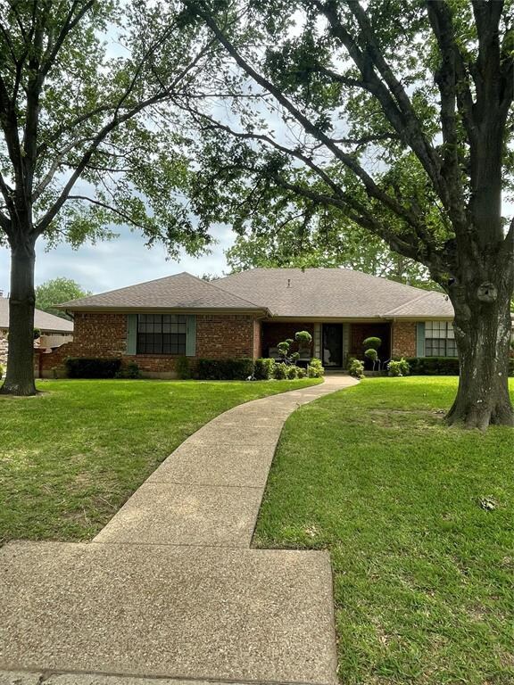808 Hyde Park Blvd, Cleburne, TX 76033 - photo 2