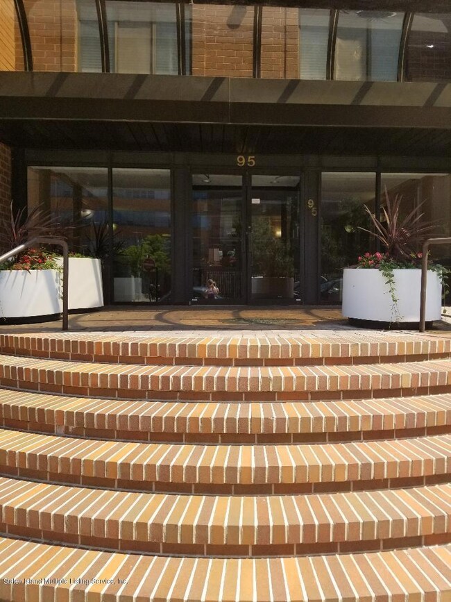 Chestnut Hill at Essex Park unit 3J, Staten Island, NY 10314 - photo 3