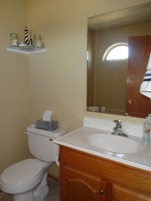 1/2 bath off Entry