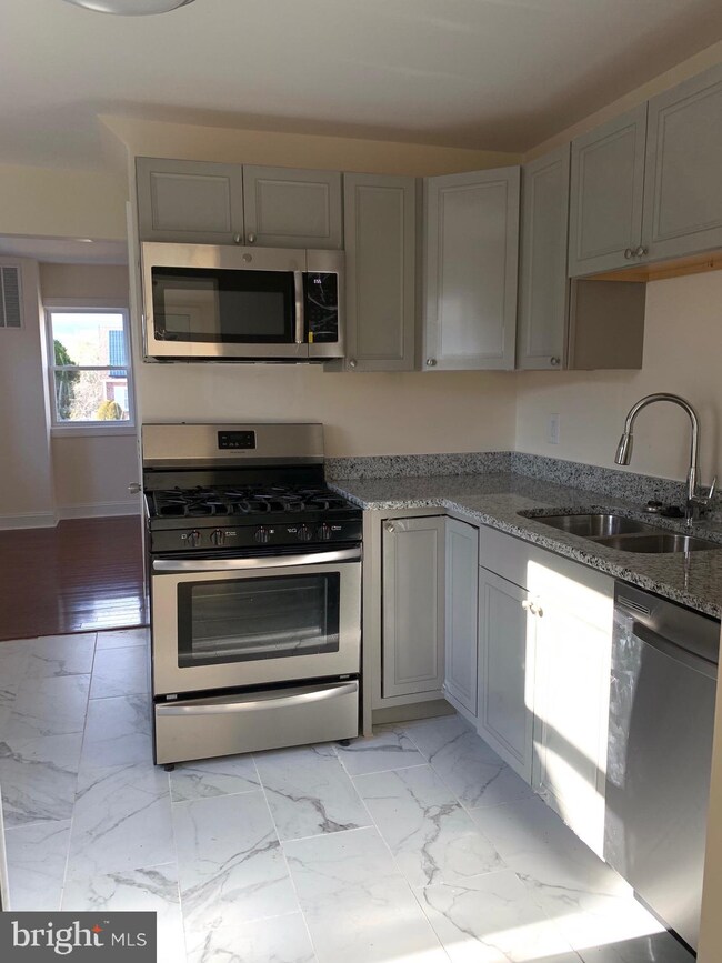 6511 Medwick Dr, Hyattsville, MD 20783 - photo 2