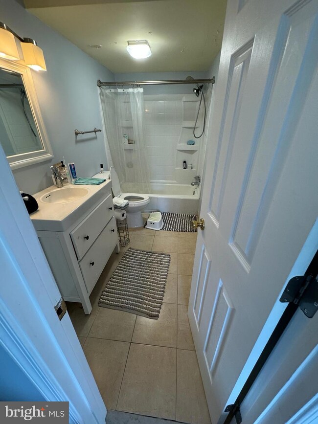 Lafayette Park unit 510, Falls Church, VA 22041 - photo 5