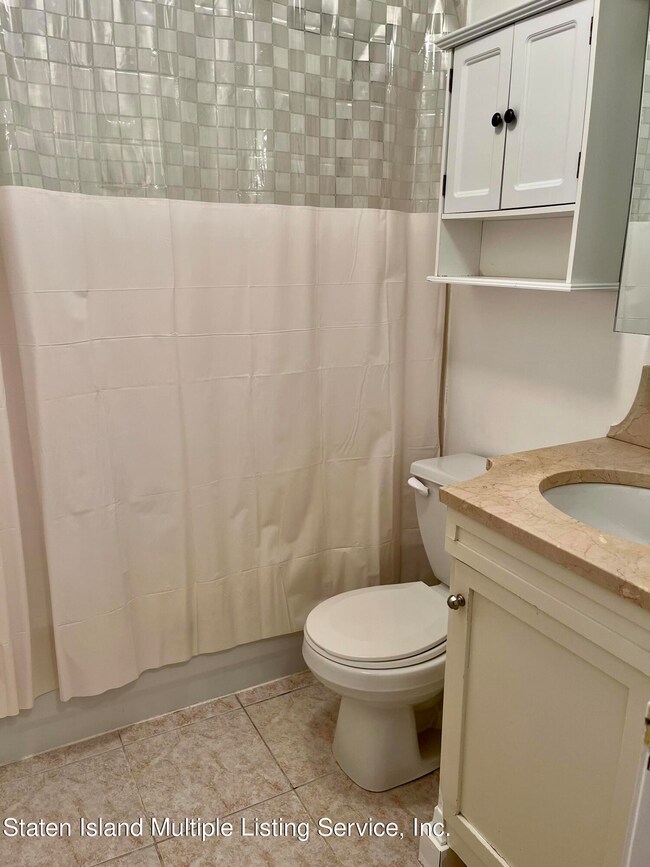 210 Wellington Ct, Staten Island, NY 10314 - photo 6