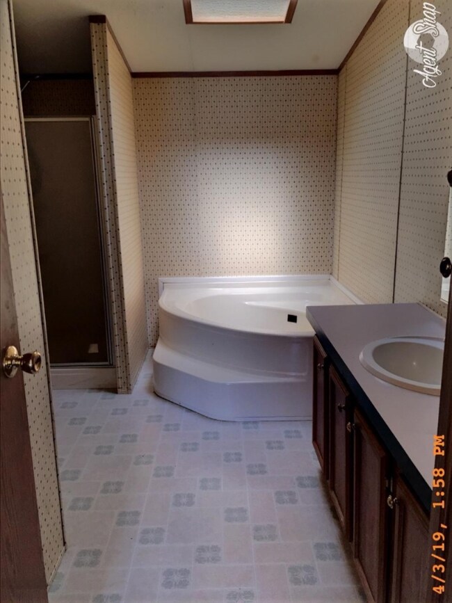 little Paw Paw master bath