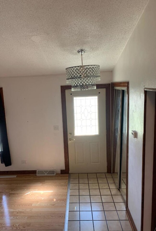 3418 Keith Ave, Gurnee, IL 60031 - photo 6