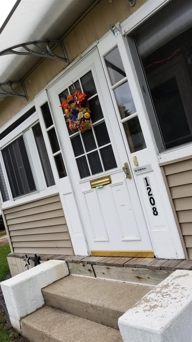 1208 S Cedar St, Auburn, IN 46706 - photo 2