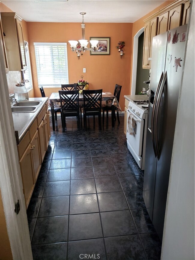 14866 Rosemary Dr, Fontana, CA 92335 - photo 3