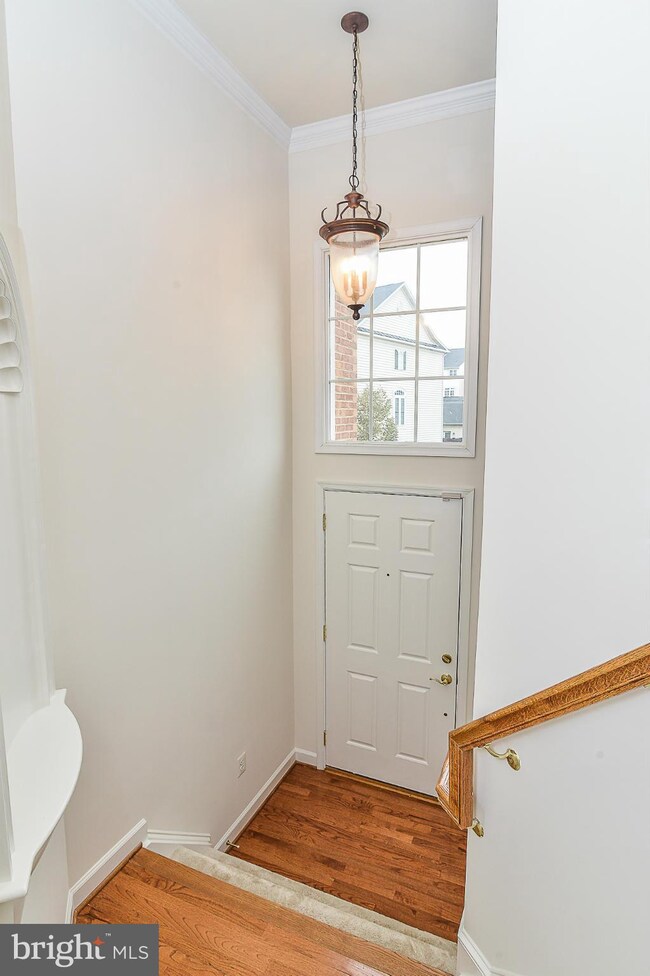 16484 Steerage Cir, Woodbridge, VA 22191 - photo 5