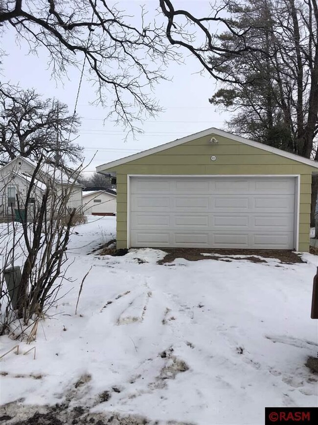 913 W Front St, Albert Lea, MN 56007 - photo 2