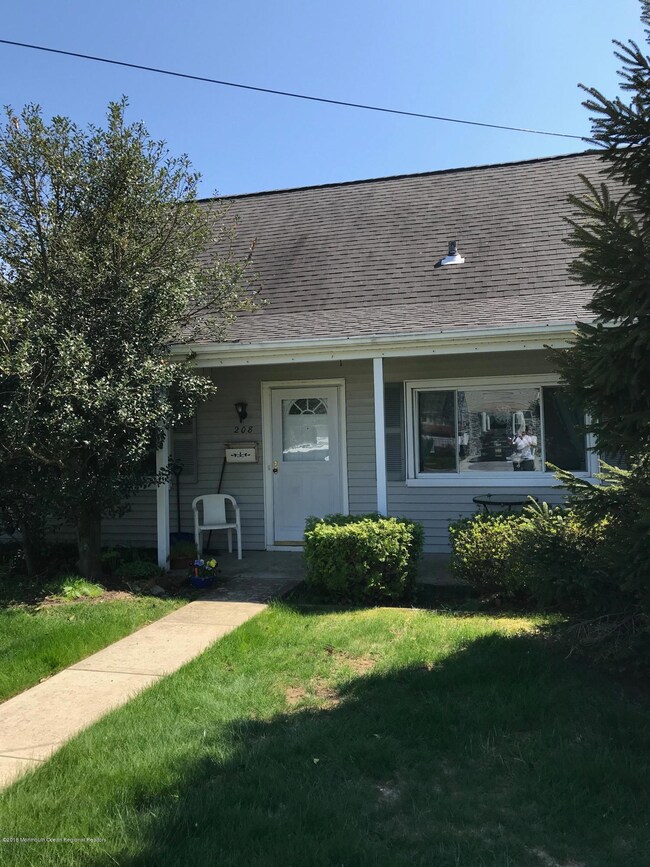 208 Norgrove-front door