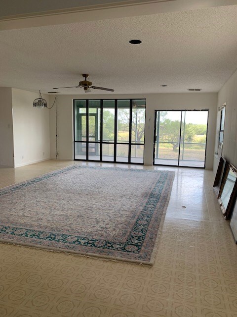 810 E Highland Blvd, San Angelo, TX 76903 - photo 5